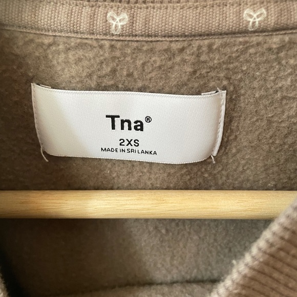 Aritzia TNA Sweatshirt - Picture 3 of 4
